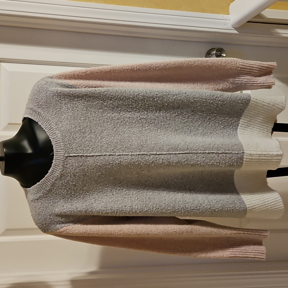 OASIS Soft Gray and Cream Knit Sweater - L